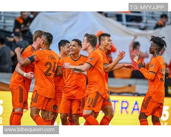 哥伦布机员与休斯顿迪纳摩的激烈对抗赛精彩回顾与分析 哥伦布机员与休斯顿迪纳摩的激烈对抗赛精彩回顾与分析